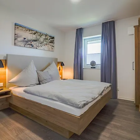 Backbord Penthouse דירה