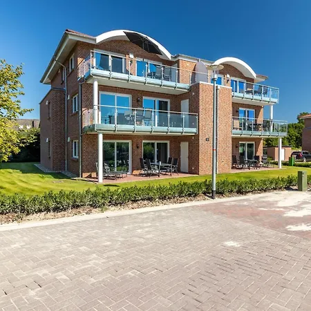 Backbord Penthouse דירה